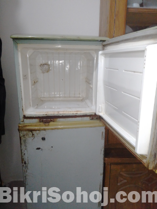 SINGER Fridge